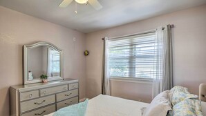 House (3 Bedrooms) | Interior - Spacious Home w/ Patio < 16 Mi to Dtwn Dallas (Garland)