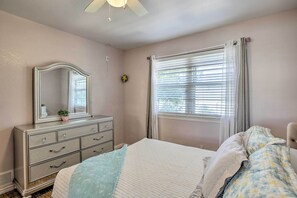 House (3 Bedrooms) | Interior - Spacious Home w/ Patio < 16 Mi to Dtwn Dallas (Garland)
