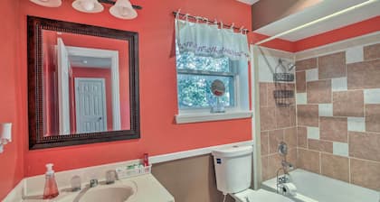 Spacious Home w/ Patio < 16 Mi to Dtwn Dallas