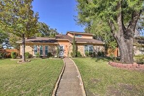 House (3 Bedrooms) | Front of property