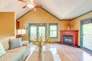 House (2 Bedrooms) | Interior - Riverfront Hayesville Retreat: Fishing & Kayaking! (Hayesville)