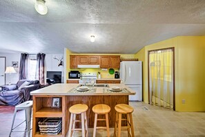 House (3 Bedrooms) | Interior