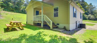 Welcoming Byrdstown Home: Walk to Main St!