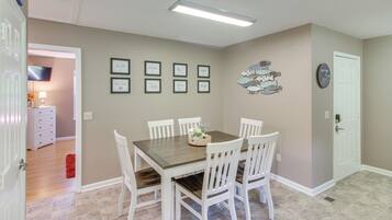 House (2 Bedrooms) | Interior