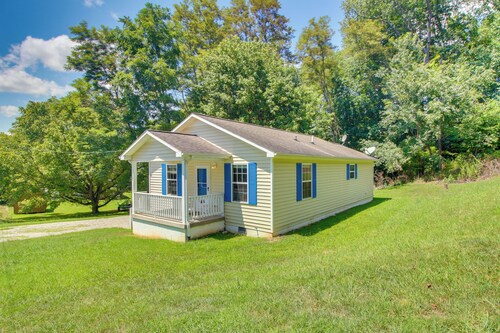 Welcoming Byrdstown Home: Walk to Main St!