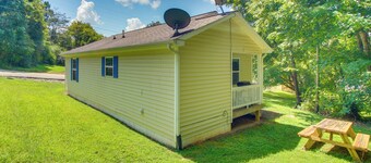 Welcoming Byrdstown Home: Walk to Main St!