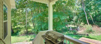 Welcoming Byrdstown Home: Walk to Main St!