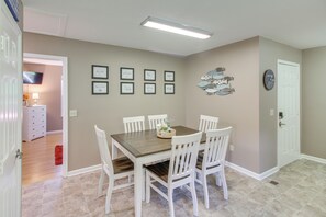 House (2 Bedrooms) | Interior - Welcoming Byrdstown Home: Walk to Main St! (Byrdstown)