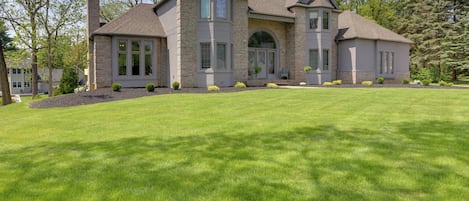 House (4 Bedrooms) | Front of property