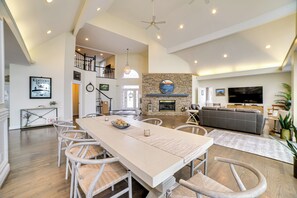 House (5 Bedrooms) | Interior