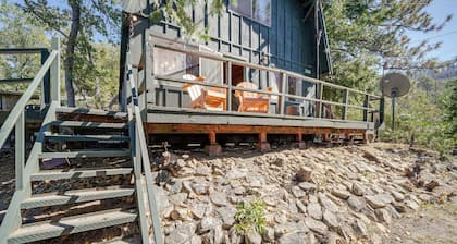 Quiet Sequoia National Forest Cabin w/ Fireplace