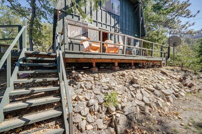 Quiet Sequoia National Forest Cabin w/ Fireplace