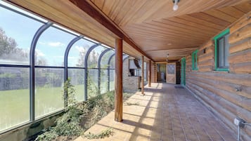 House (6 Bedrooms) | Interior