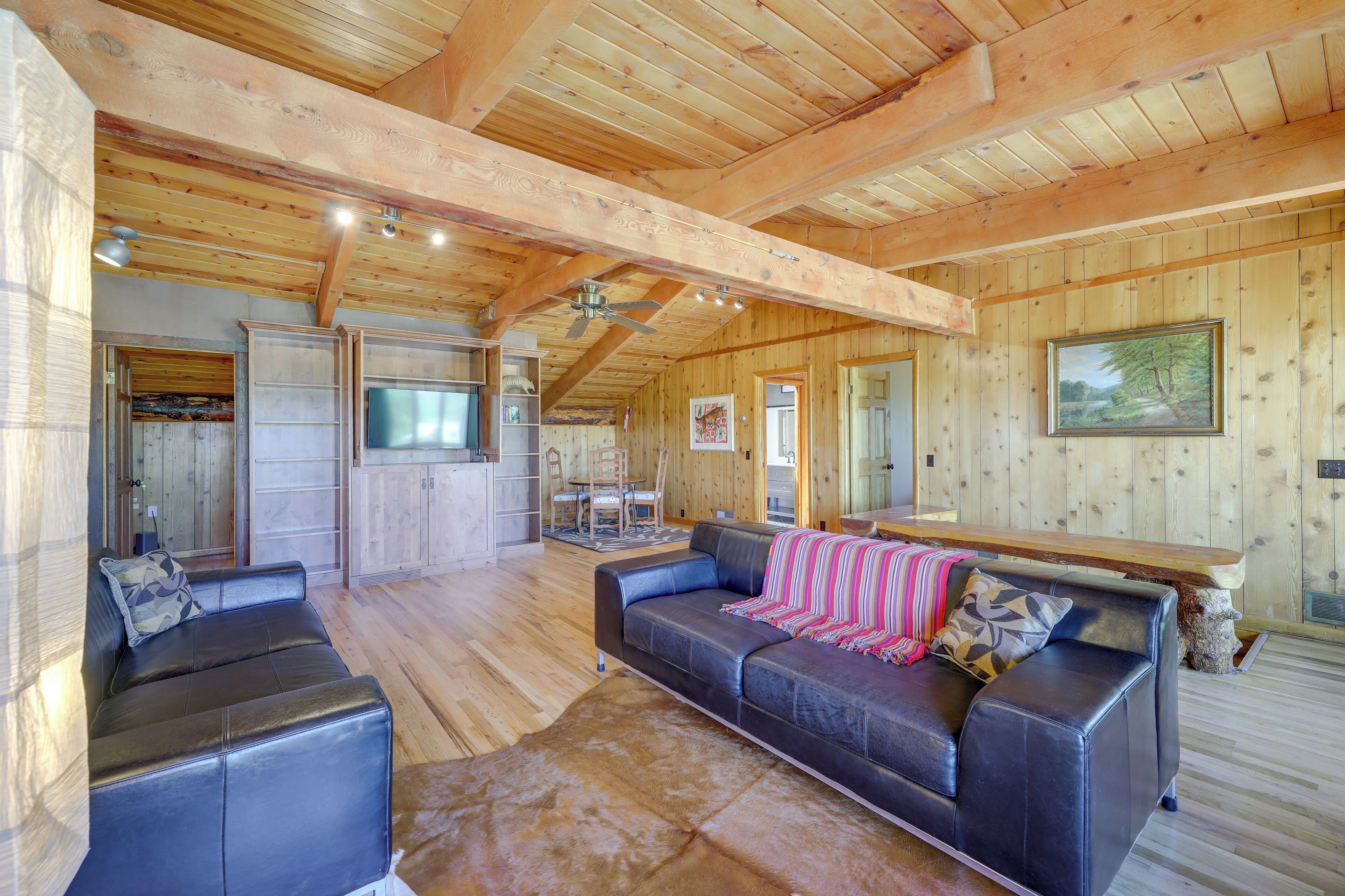 House (6 Bedrooms) | Interior