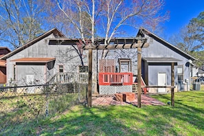 Interior - Updated Fayetville Townhome-away-from-home w/ Yard (Fayetteville)