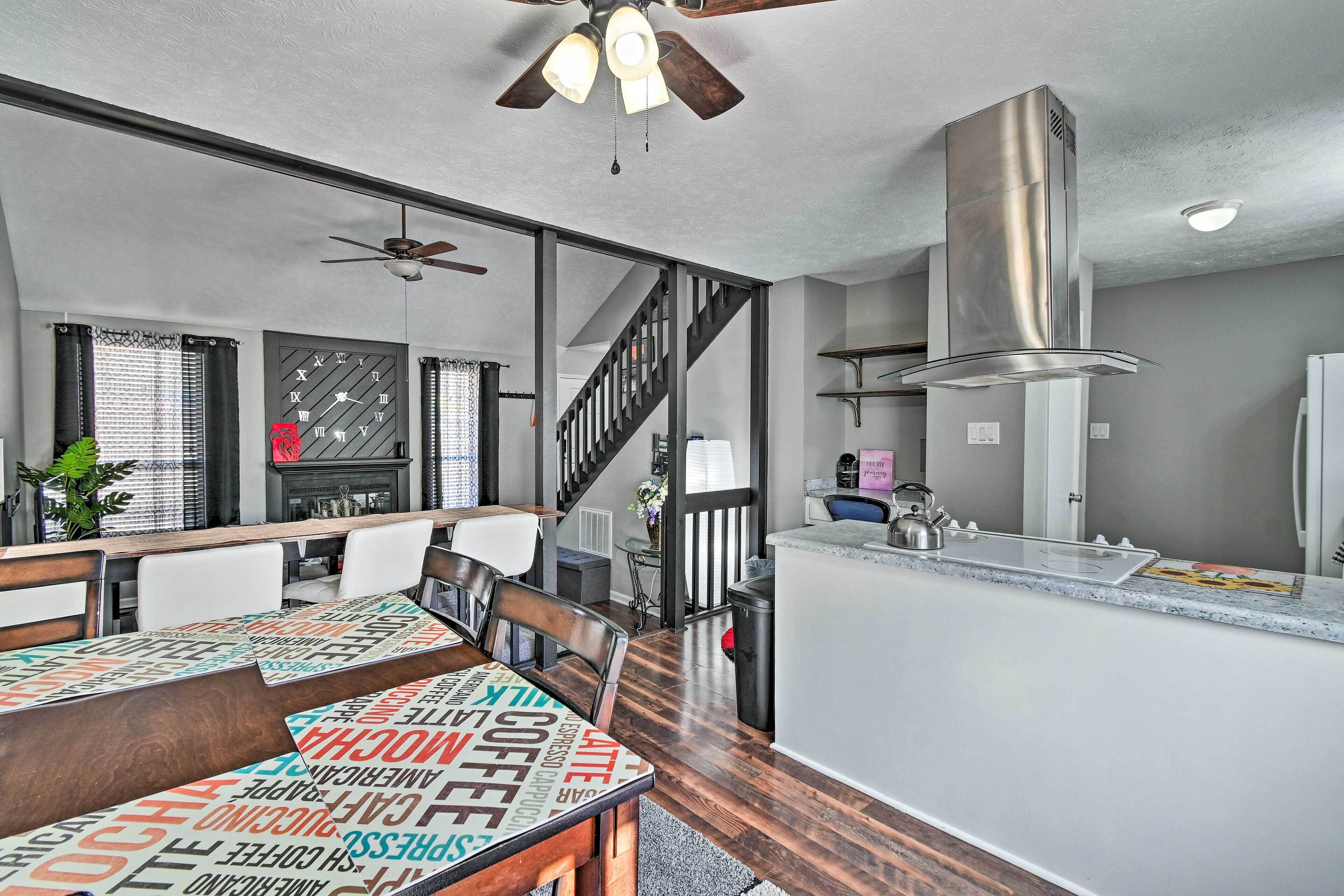 Updated Fayetville Townhome-away-from-home w/ Yard