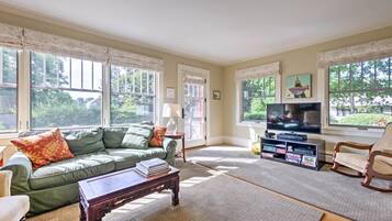 House (4 Bedrooms) | Front of property