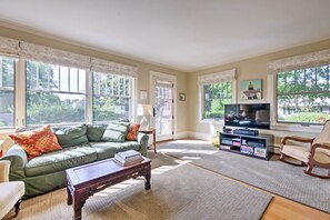 House (4 Bedrooms) | Front of property