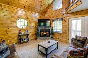 Interior - Sevierville Cabin w/ Hot Tub, Views & Pool Access! (Sevierville)