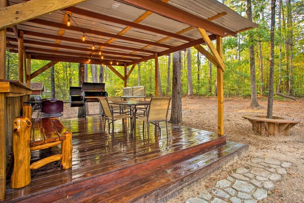 Interior - Broken Bow Cabin w/ Hot Tub: 3 Mi to Lake/overlook (Broken Bow)