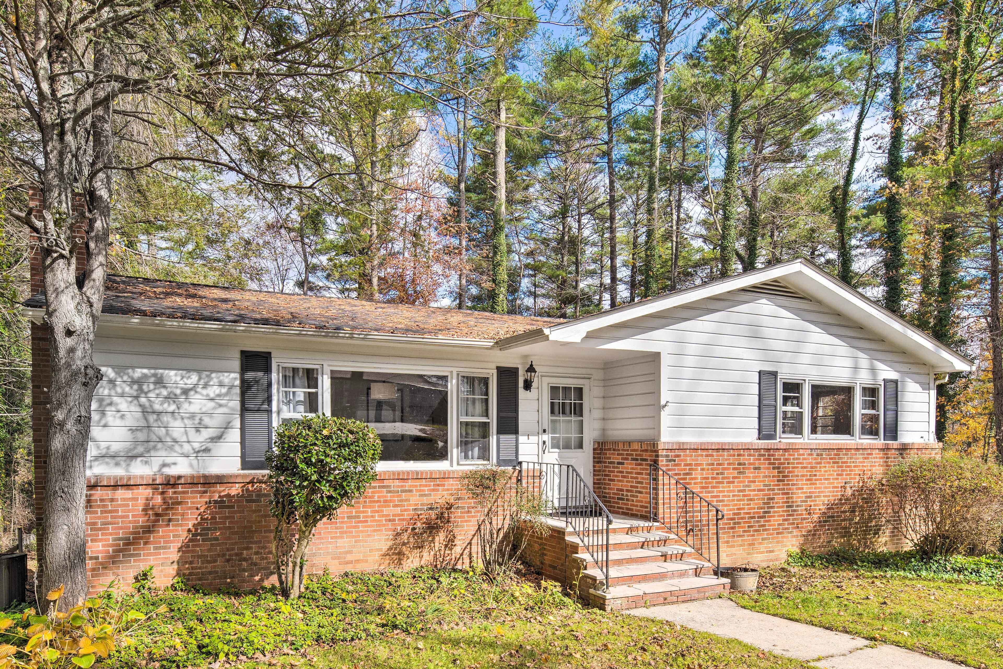 Lovely Hendersonville Home, Near Parks!