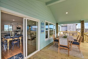 House (3 Bedrooms) | Interior - Surfside Beach Vacation Rental w/ Ocean Views (Freeport)