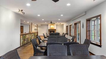 Villa (Multiple Bedrooms) | Intérieur