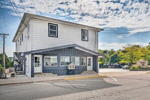 Apartment (2 Bedrooms) | Interior - Williams Bay Getaway w/ Geneva Lake Views! (Williams Bay)