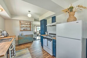 Apartment (2 Bedrooms) | Interior - Williams Bay Getaway w/ Geneva Lake Views! (Williams Bay)