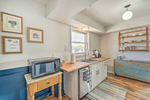 Apartment (2 Bedrooms) | Interior - Williams Bay Getaway w/ Geneva Lake Views! (Williams Bay)