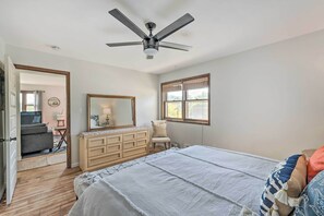 Apartment (2 Bedrooms) | Interior - Williams Bay Getaway w/ Geneva Lake Views! (Williams Bay)