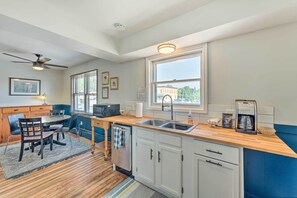 Apartment (2 Bedrooms) | Interior - Williams Bay Getaway w/ Geneva Lake Views! (Williams Bay)