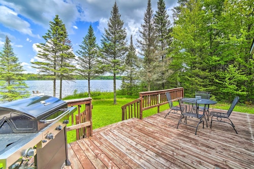 Secluded Woodsy Watersmeet Cabin w/ Fire Pit!