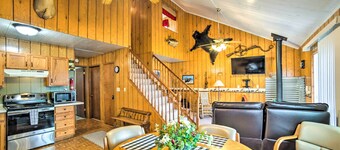Secluded Woodsy Watersmeet Cabin w/ Fire Pit!
