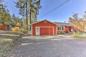 House (3 Bedrooms) | Interior - Willow Creek Hideaway w/ Deck, 1 Mi to River! (Willow Creek)