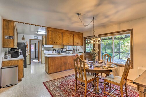 Willow Creek Hideaway w/ Deck, 1 Mi to River!