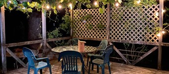 Willow Creek Hideaway w/ Deck, 1 Mi to River!