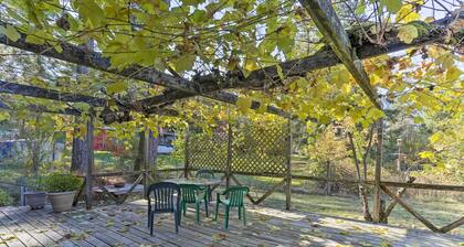 Willow Creek Hideaway w/ Deck, 1 Mi to River!
