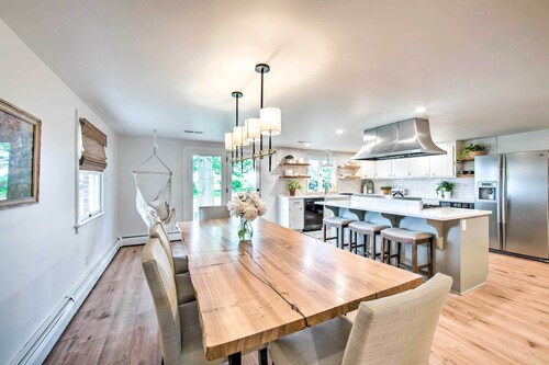 3 Mi to Dutch Wonderland: Serene Home w/ Deck