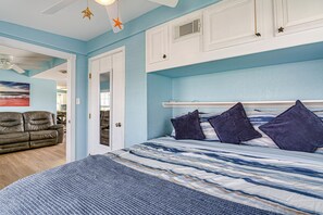 House (2 Bedrooms) | Interior - 1 Block to Surfside Beach: Home w/ Deck! (Freeport)