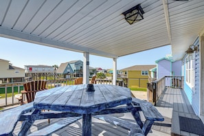 House (2 Bedrooms) | Interior - 1 Block to Surfside Beach: Home w/ Deck! (Freeport)