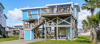 1 Block to Surfside Beach: Home w/ Deck!