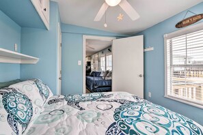 House (2 Bedrooms) | Interior - 1 Block to Surfside Beach: Home w/ Deck! (Freeport)