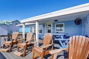 House (2 Bedrooms) | Interior - 1 Block to Surfside Beach: Home w/ Deck! (Freeport)