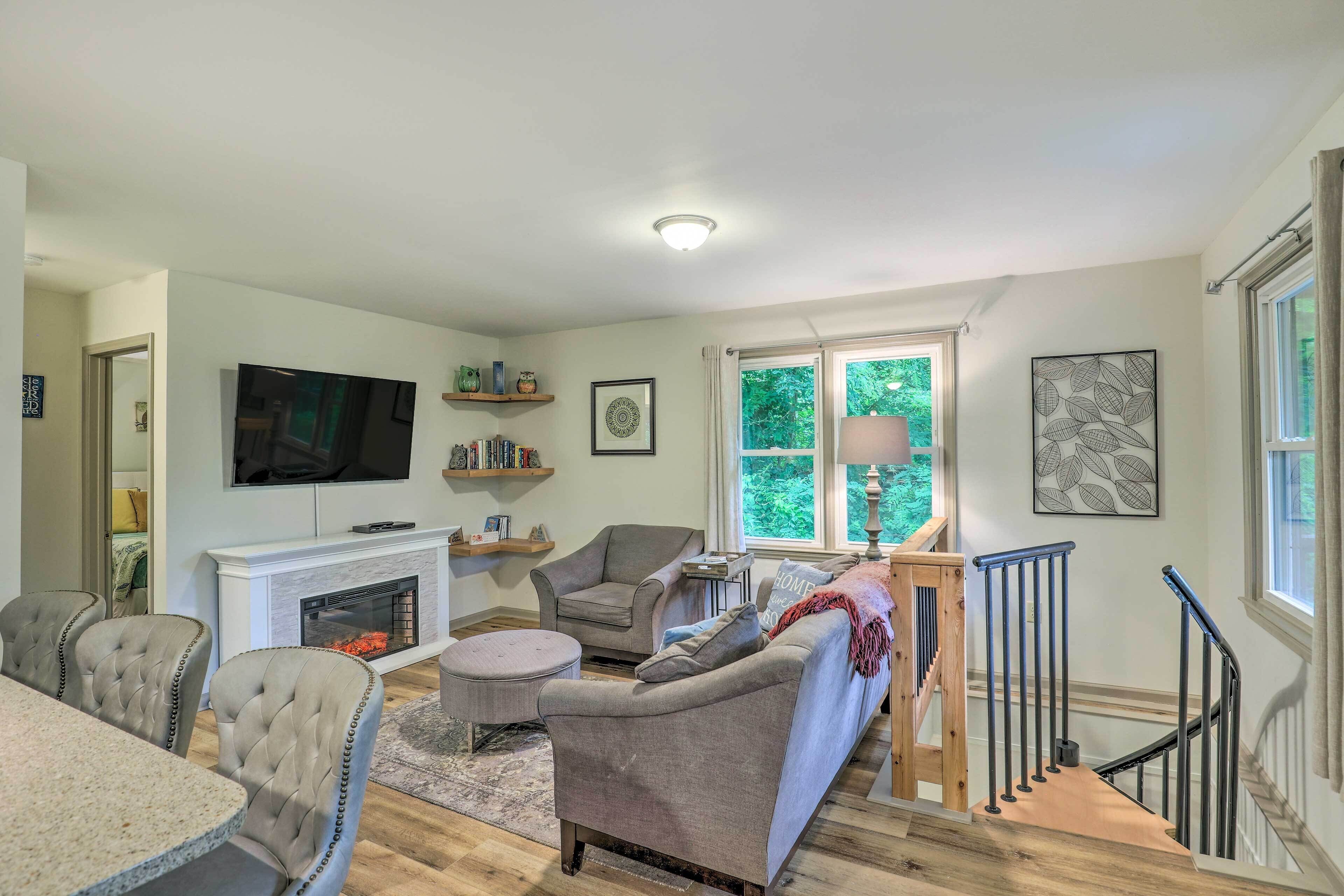 'serenity' Waynesville Home w/ Deck & Fire Pit!