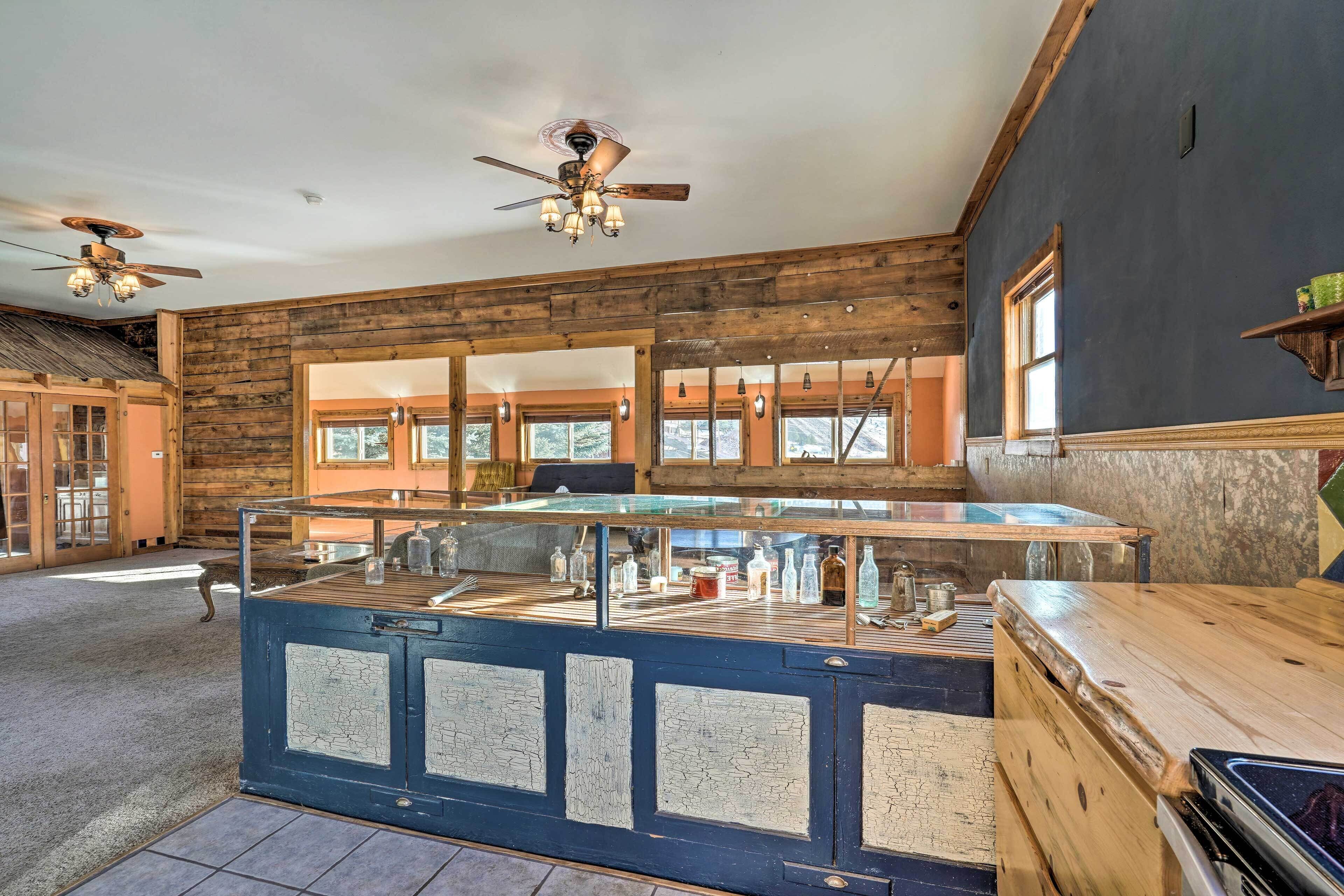 Unique Mountain Retreat ~ 2 Mi to Victor Pass