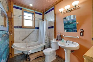 House (1 Bedroom) | Bathroom | Shower