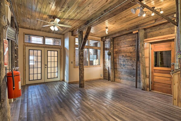 Interior - Unique Colorado Mountain Retreat: Near Pikes Peak! (Victor)