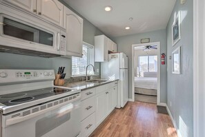 Apartment (2 Bedrooms) | Interior - York Beachfront Condo - Steps to Long Sands! (York Beach)