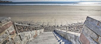 York Beachfront Condo - Steps to Long Sands!